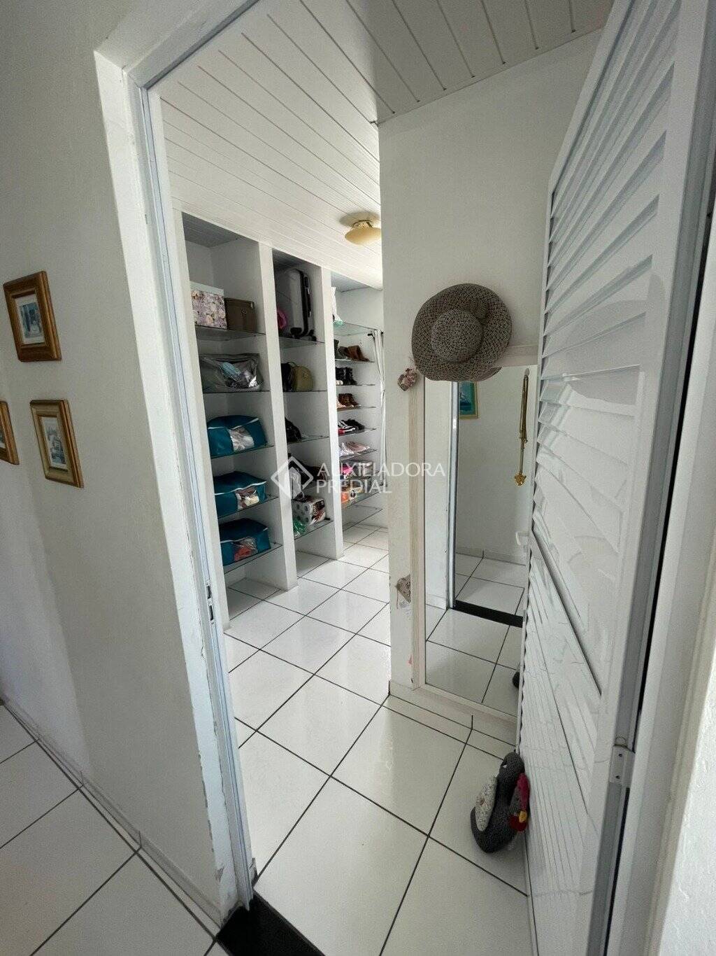 Sobrado para Venda em Florianópolis - 26