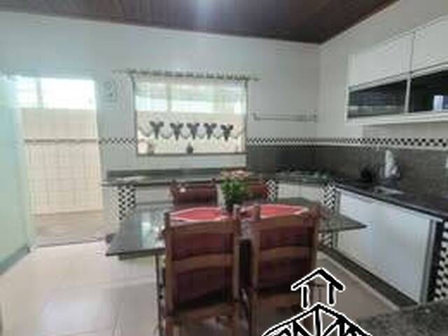 Casa para Locação em Carianos - 35