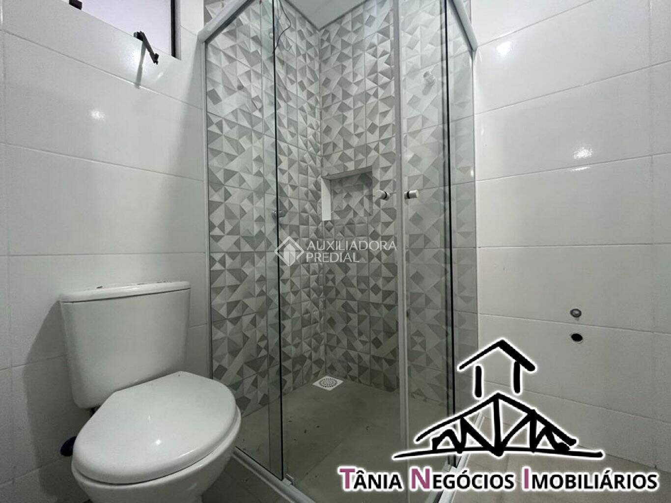 Casa à venda com 4 quartos, 210m² - Foto 4