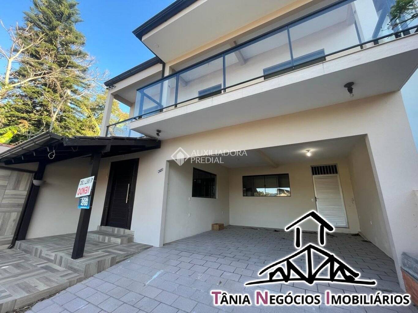Casa à venda com 4 quartos, 210m² - Foto 1